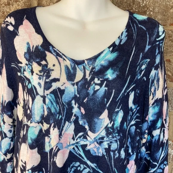 Chico’s sweater Floral Print Women's - Blue and Pink Chicos size 1 US 8 - Picture 4 of 10